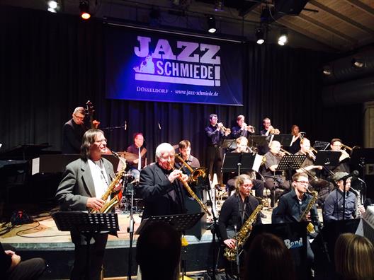 Die HSD Big Band spielt typische Klassiker der Swing- und Jazzmusik, zusätzlich erweitern jedoch Arrangements von - unter anderen - Peter Herbolzheimer, Bob Mintzer, Quincy Jones, Sammy Nastico aber auch von Mitgliedern der Band das Repertoire und halten es frisch. 